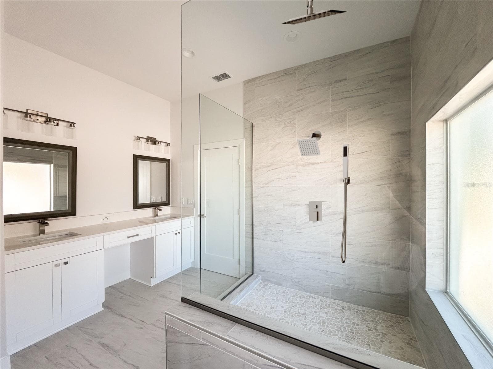 Master Bath - 407 GEORGIA AVE, CRYSTAL BEACH