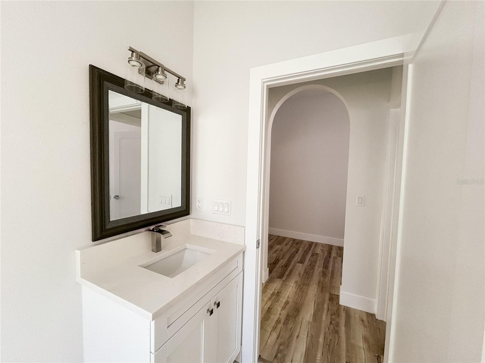 Guest Bath - 407 GEORGIA AVE, CRYSTAL BEACH
