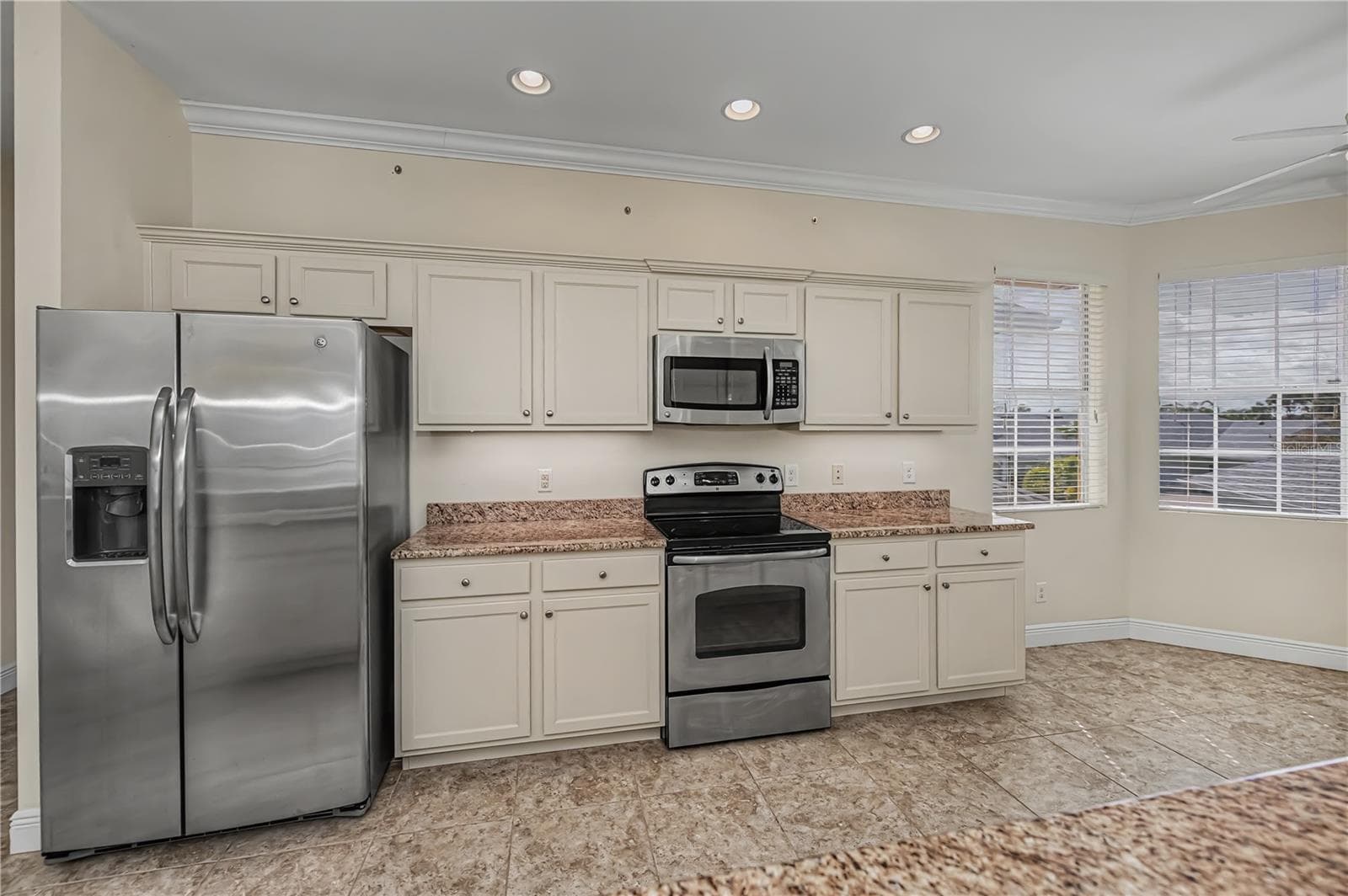 oversized galley-style kitchen - 25601 HERITAGE LAKE BLVD #46, PUNTA GORDA