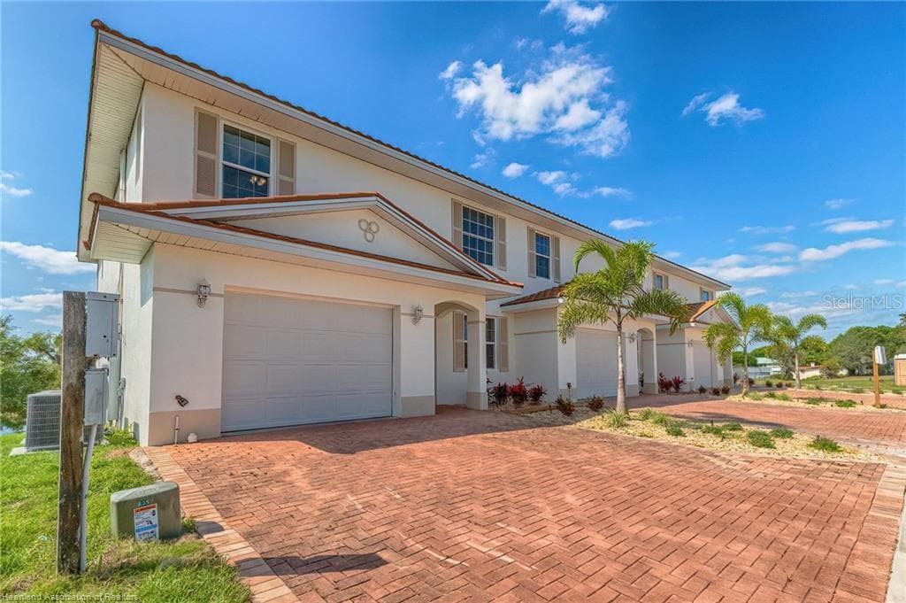 1942 OASIS BLVD #1942