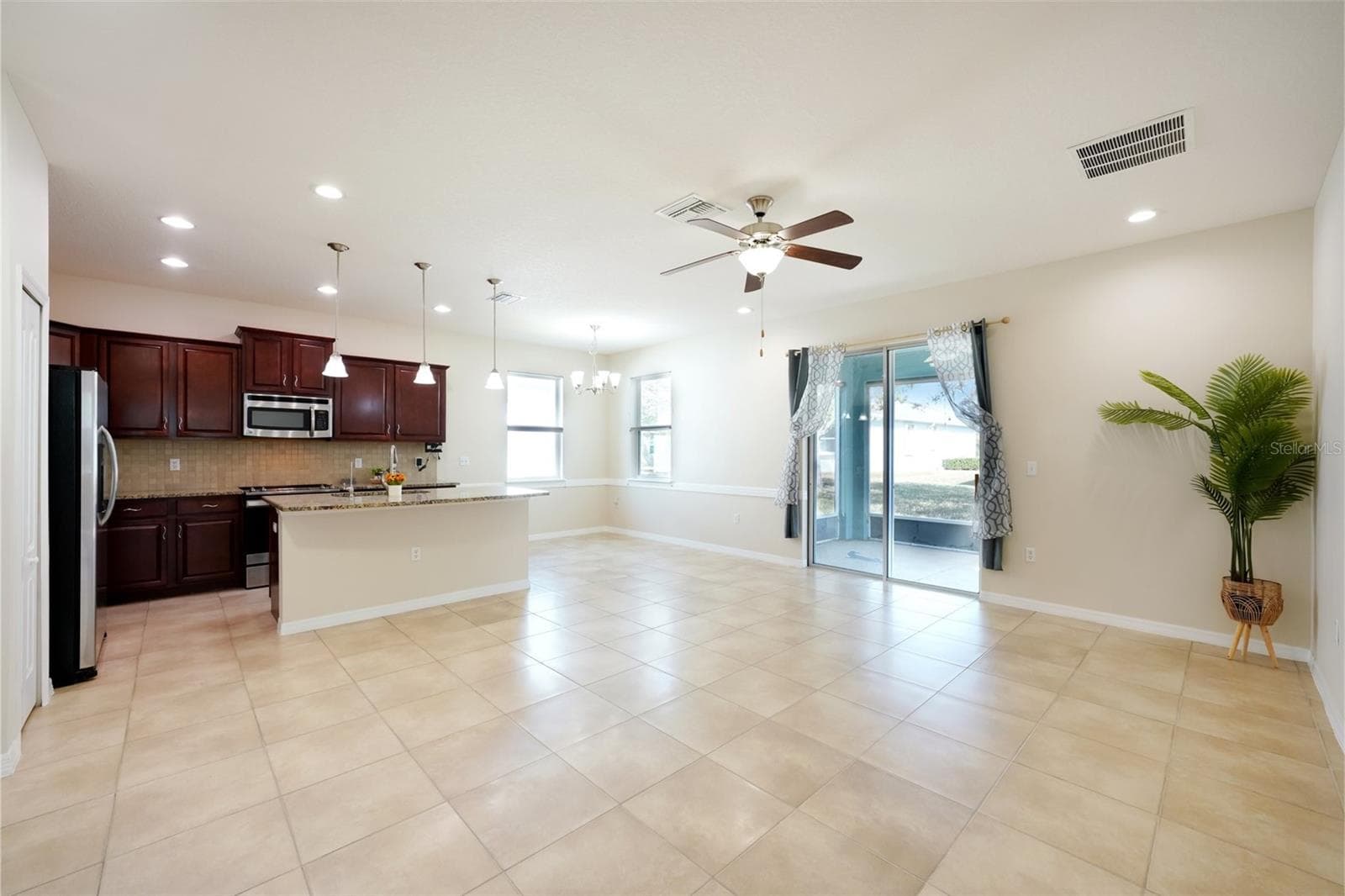 Single Family Residence at 11129 KISKADEE CIR, NEW PORT RICHEY, photo 3 of 40