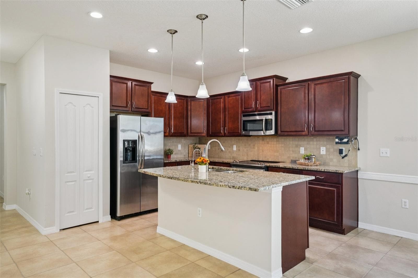 Single Family Residence at 11129 KISKADEE CIR, NEW PORT RICHEY, photo 7 of 40