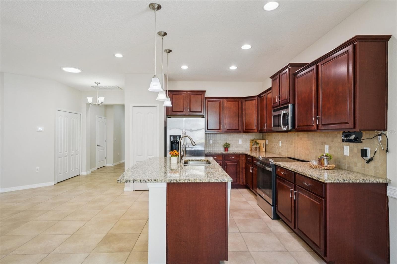 Single Family Residence at 11129 KISKADEE CIR, NEW PORT RICHEY, photo 8 of 40