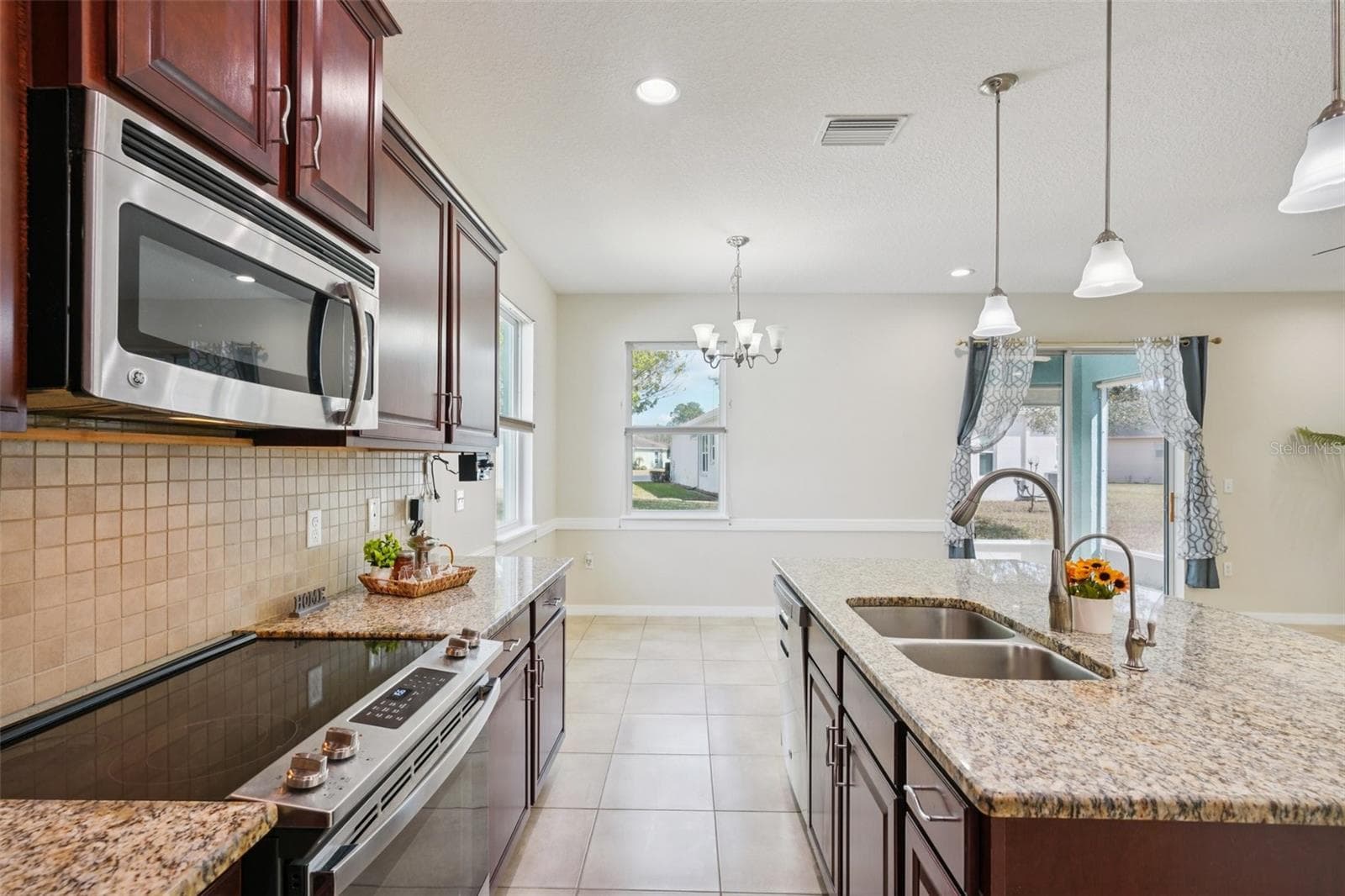 Single Family Residence at 11129 KISKADEE CIR, NEW PORT RICHEY, photo 11 of 40