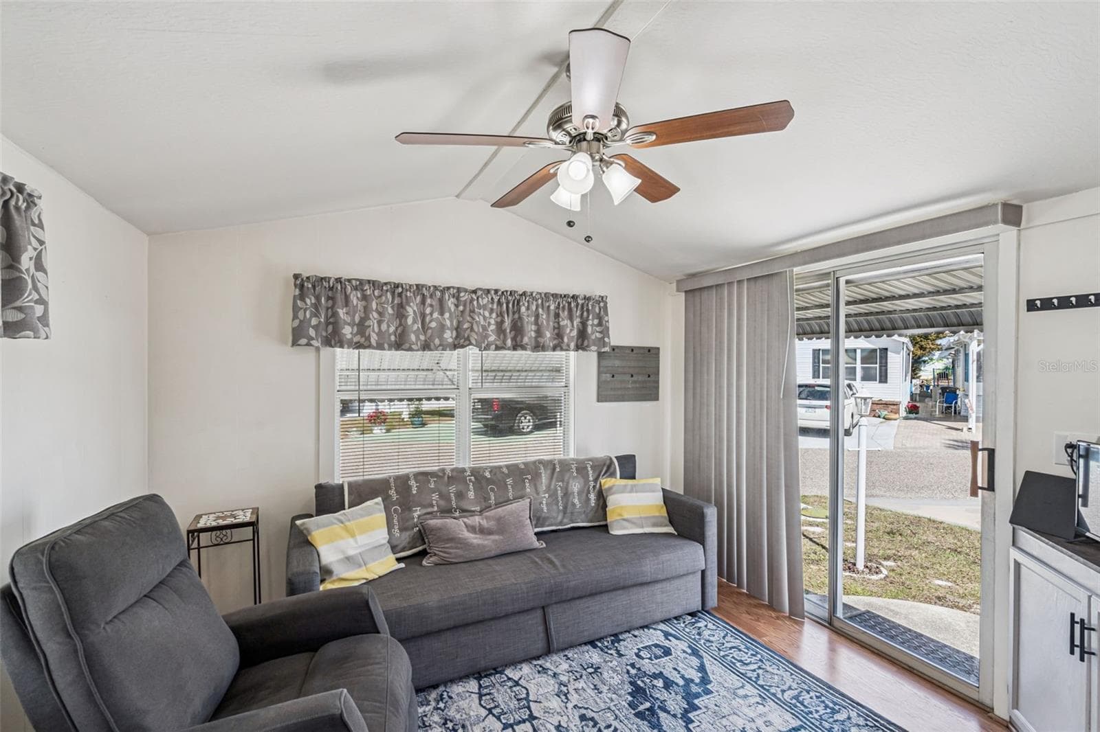 Living Room - 9000 US HIGHYWAY 192 #652, CLERMONT