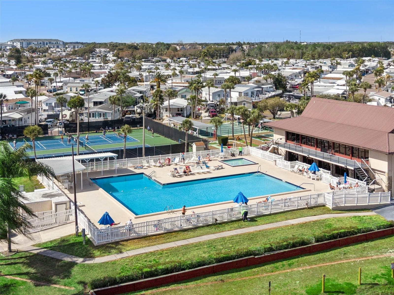 Clubhouse with community pool and tennis/pickleball courts - 9000 US HIGHYWAY 192 #652, CLERMONT