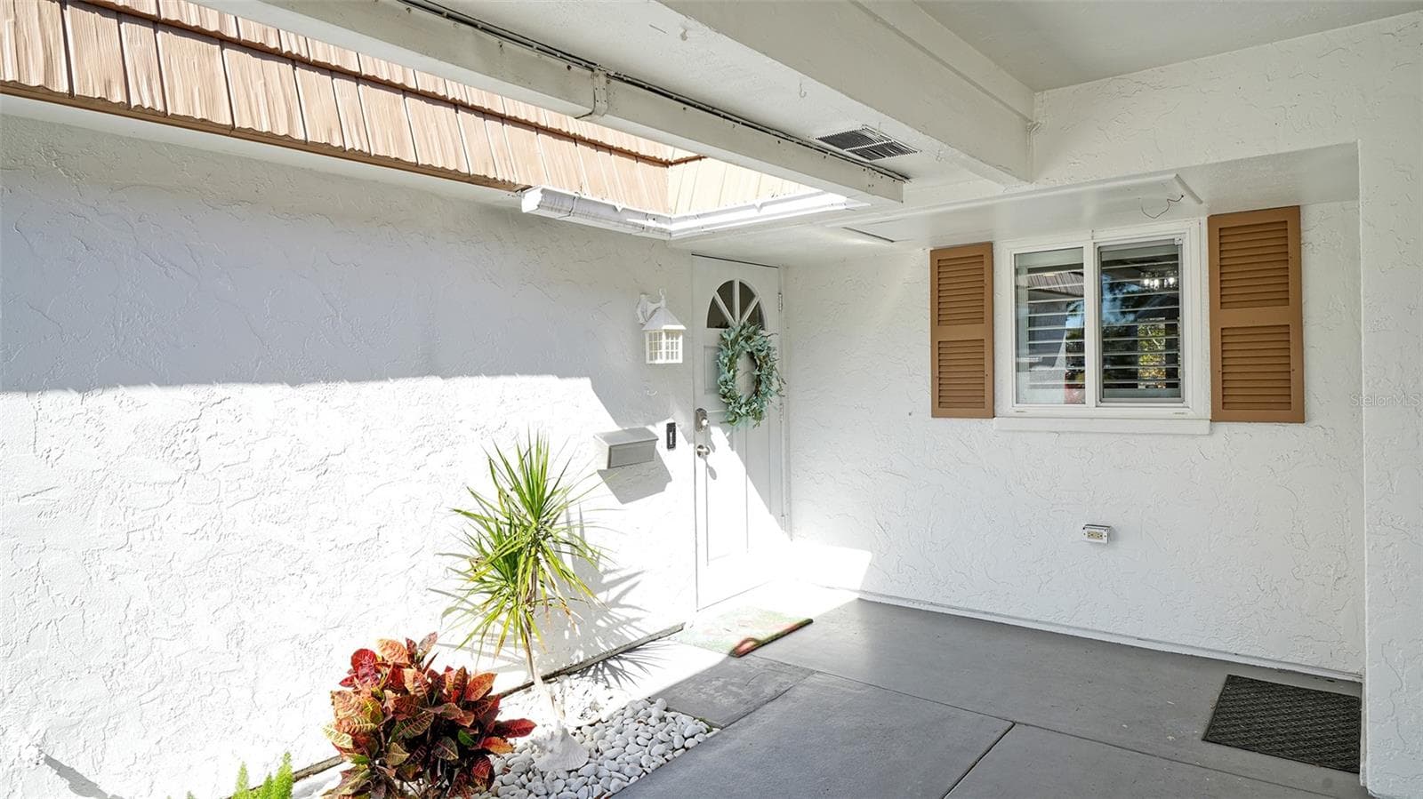 Condominium at 5469 RIVERBLUFF CIR #42, SARASOTA, photo 4 of 66