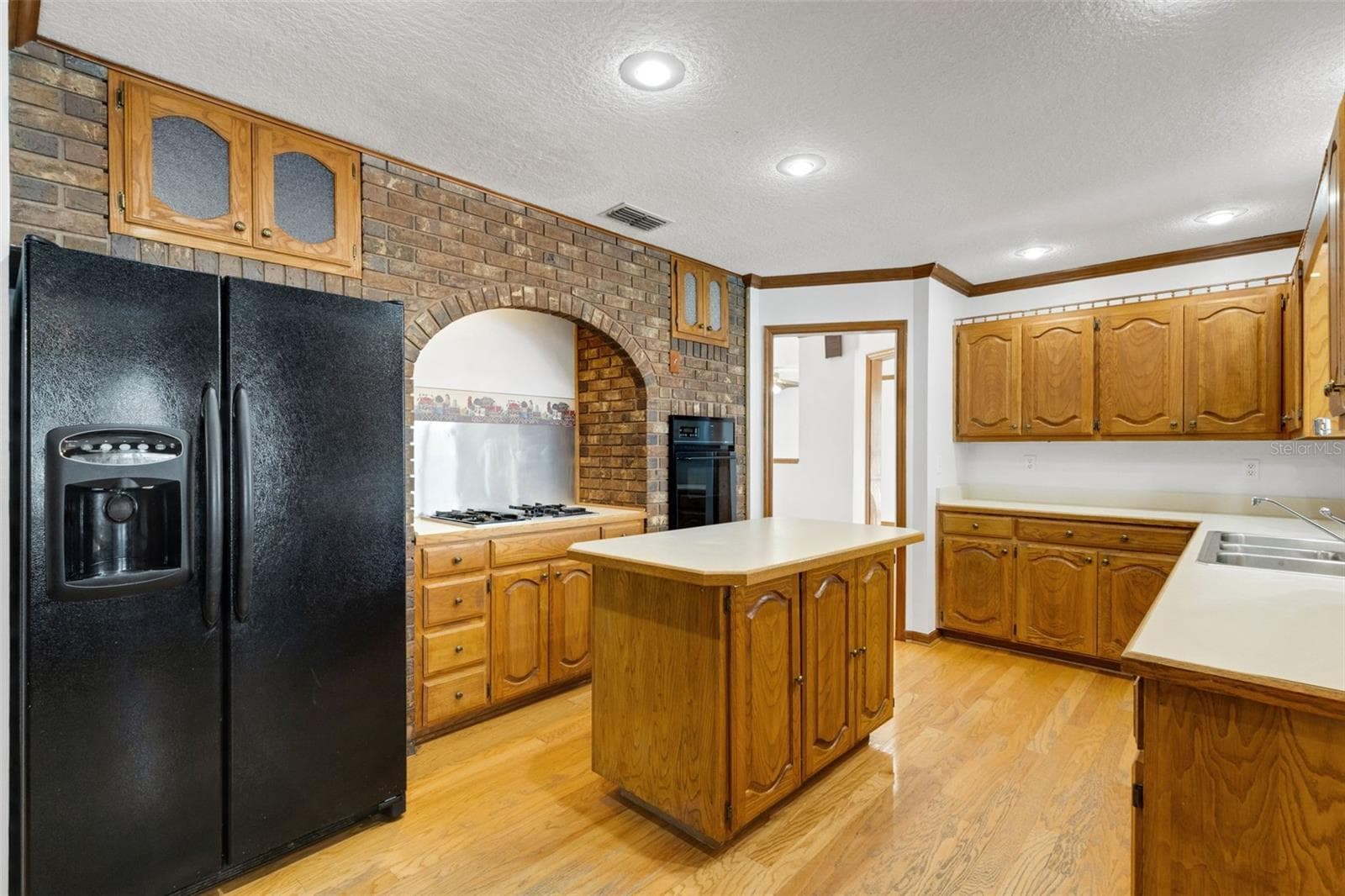A floating prep island. - 5905 MAGNOLIA LN, LAKELAND