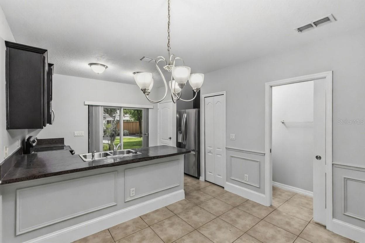 kitchen bar - 1251 TRILLIUM PARK LN, SANFORD