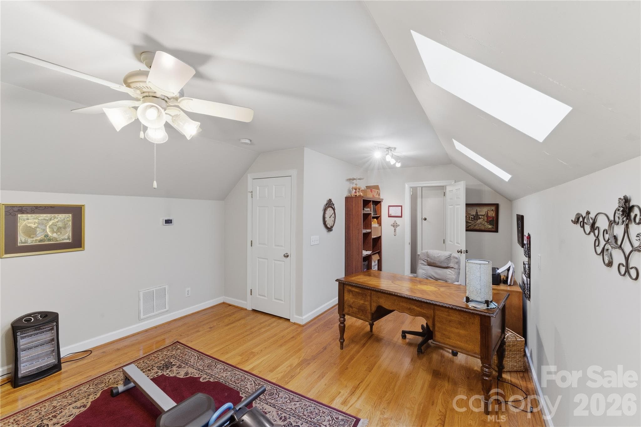 Single Family Residence at 402 W Glenview Drive W, Salisbury, photo 16 of 28