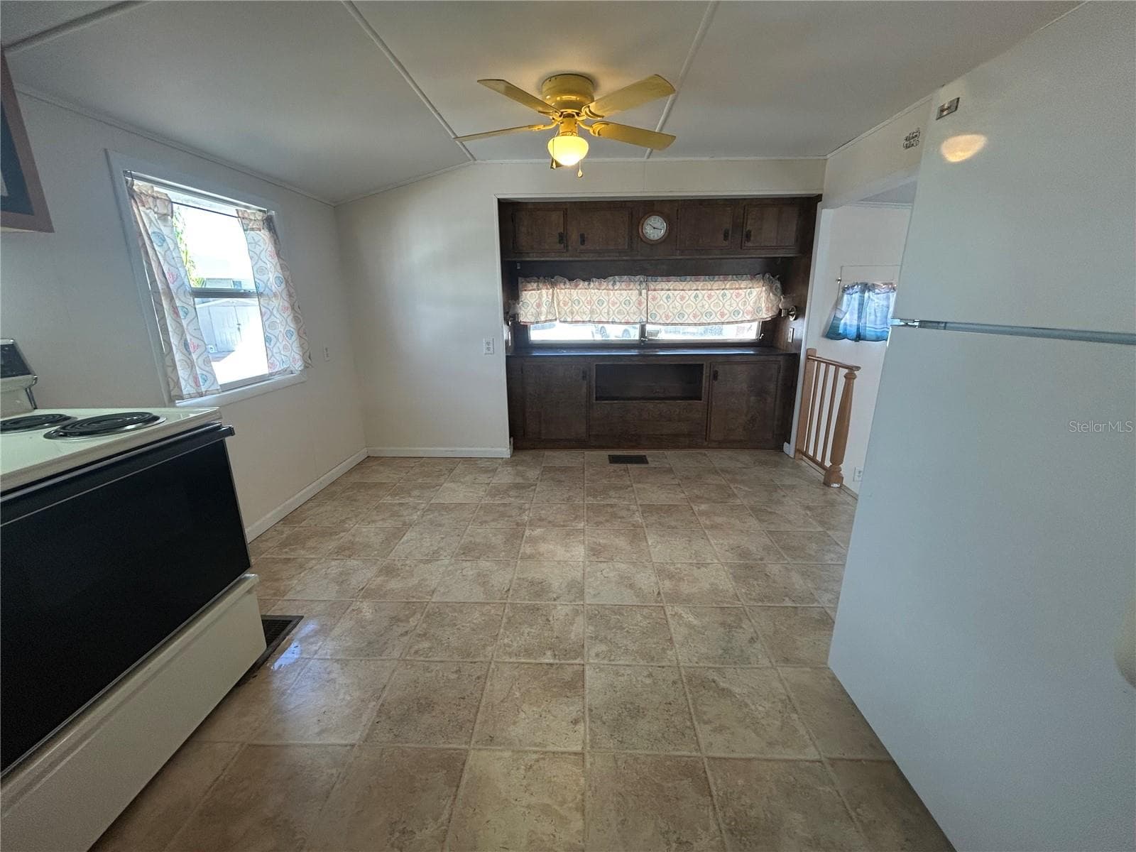 Manufactured Home at 6 RED QUILL CIR, LAKE WALES, photo 8 of 49