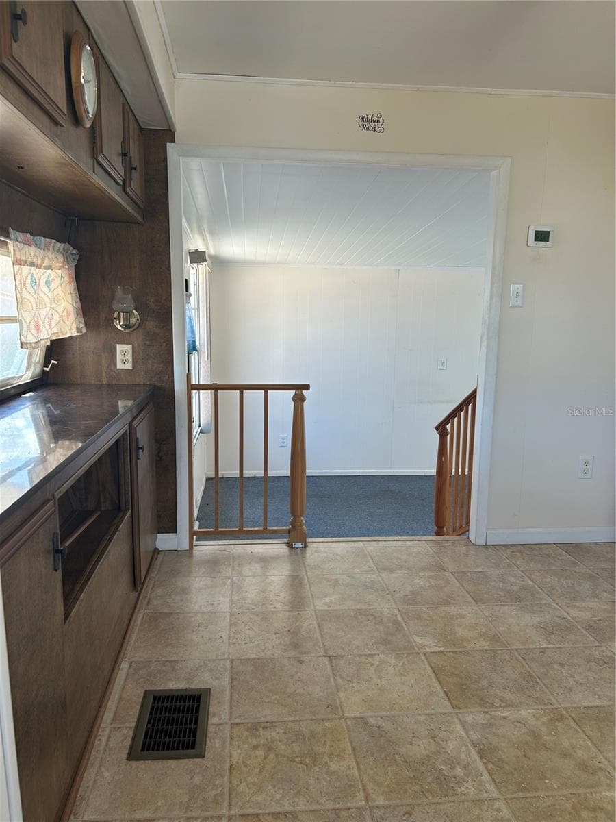 Manufactured Home at 6 RED QUILL CIR, LAKE WALES, photo 19 of 49