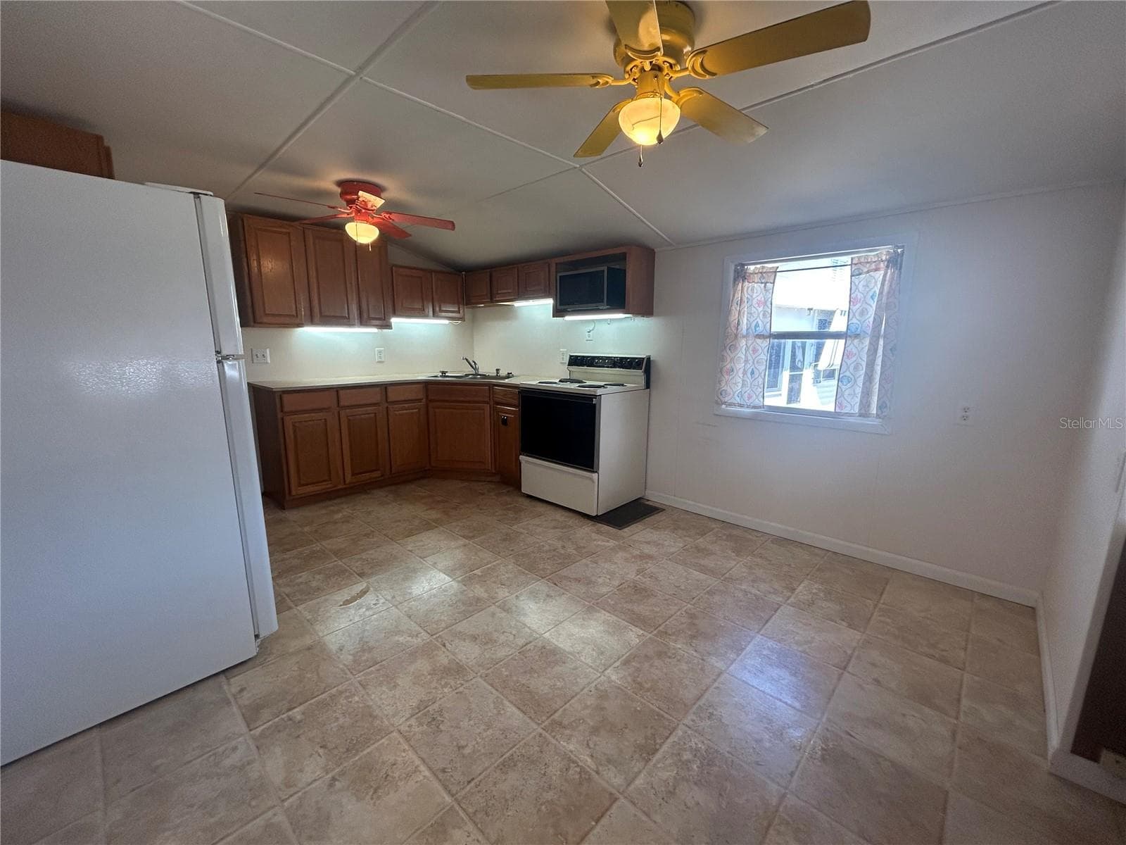 Manufactured Home at 6 RED QUILL CIR, LAKE WALES, photo 20 of 49