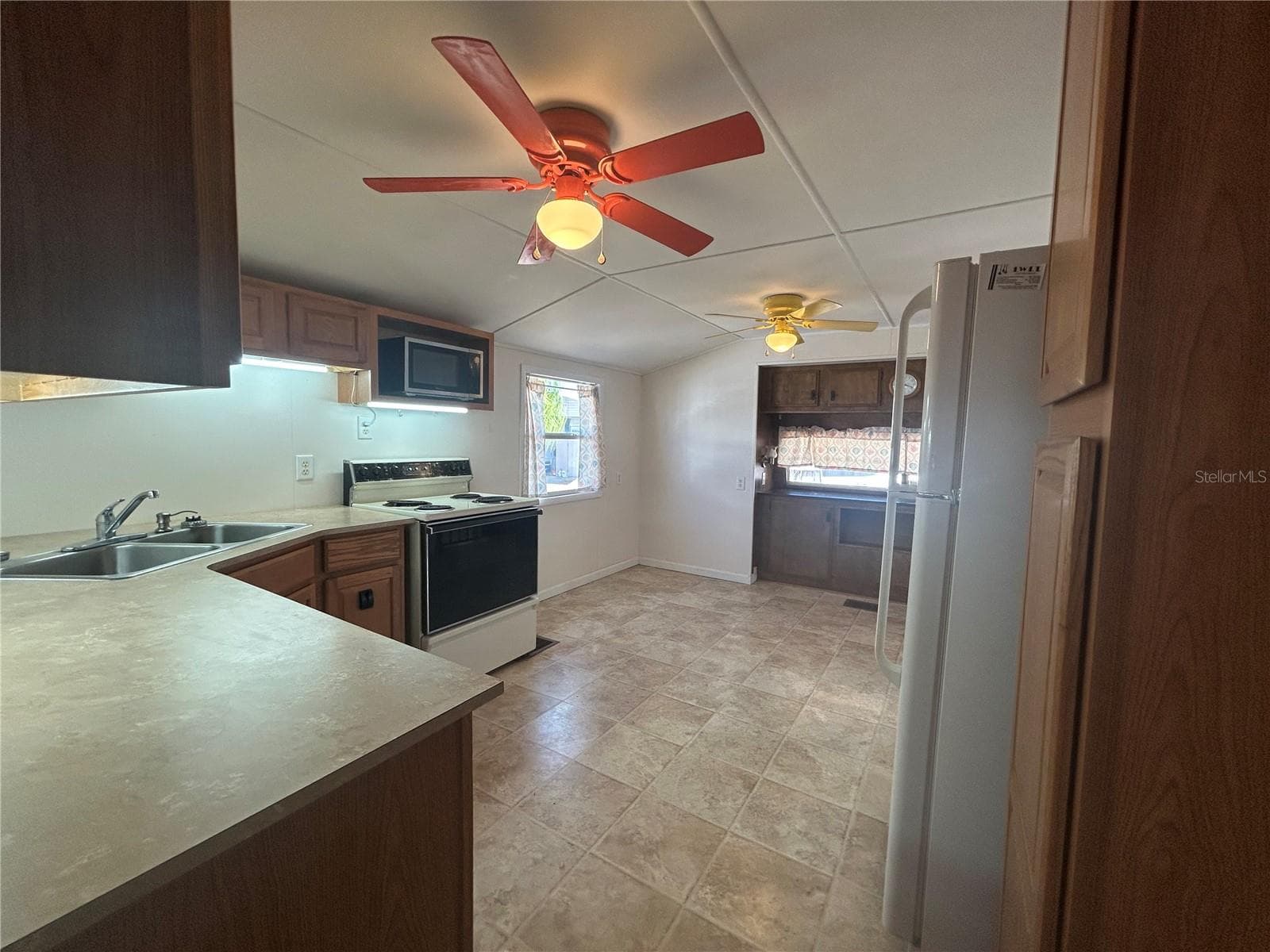 Manufactured Home at 6 RED QUILL CIR, LAKE WALES, photo 22 of 49