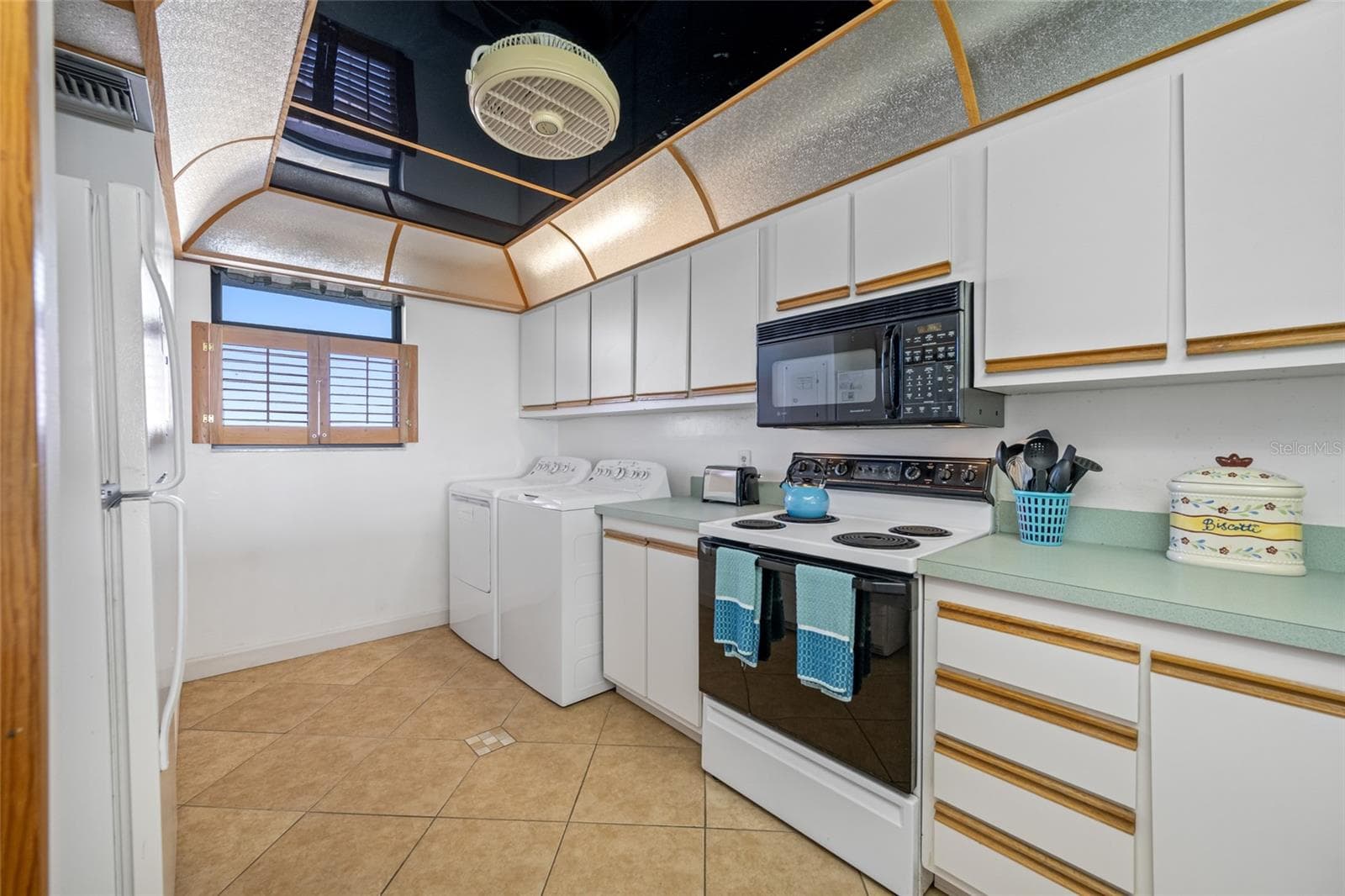 Condominium at 15462 GULF BLVD #603, MADEIRA BEACH, photo 12 of 54