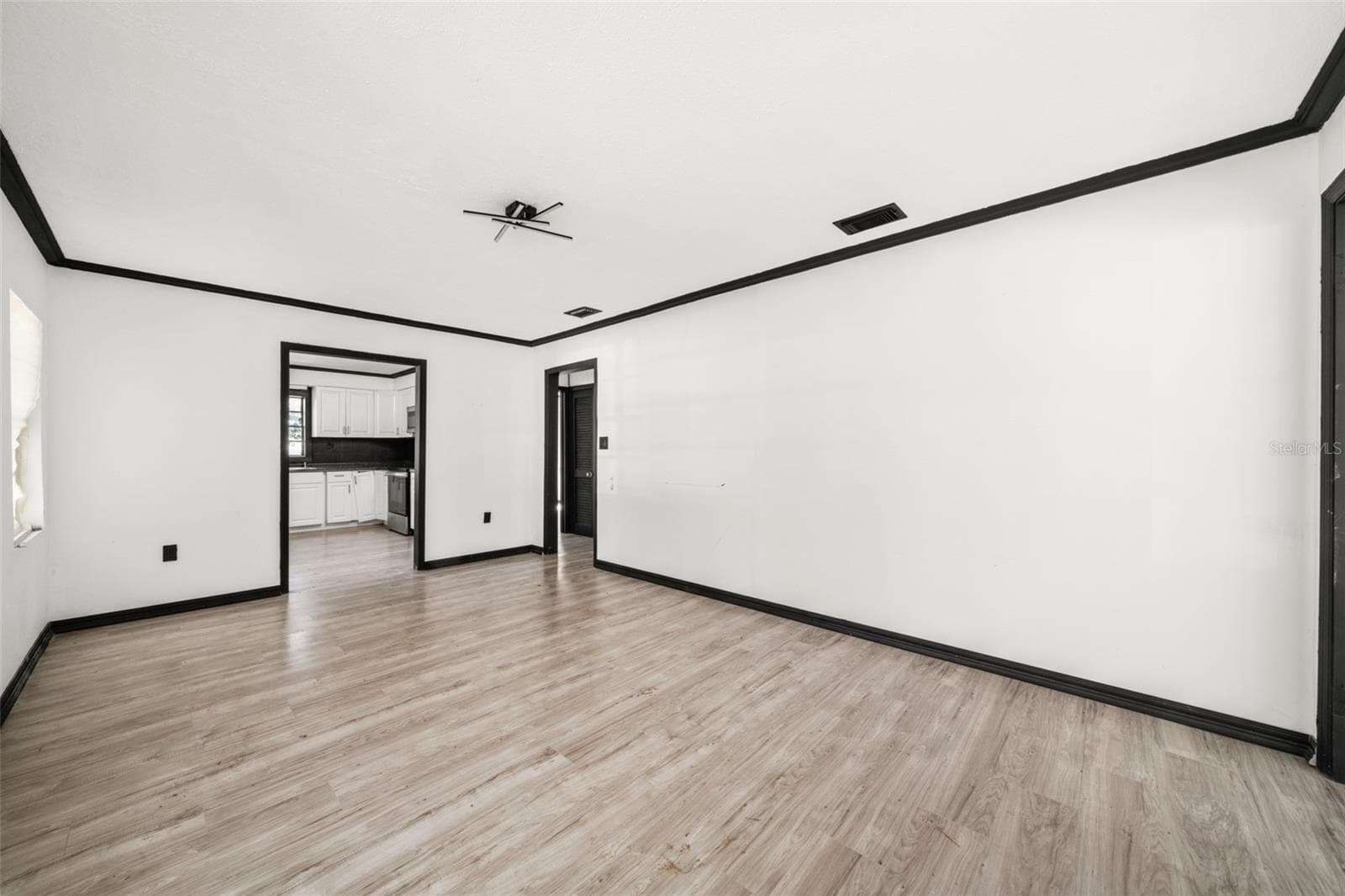 Single Family Residence at 1628 WIGHTMAN AVE, SEBRING, photo 5 of 39