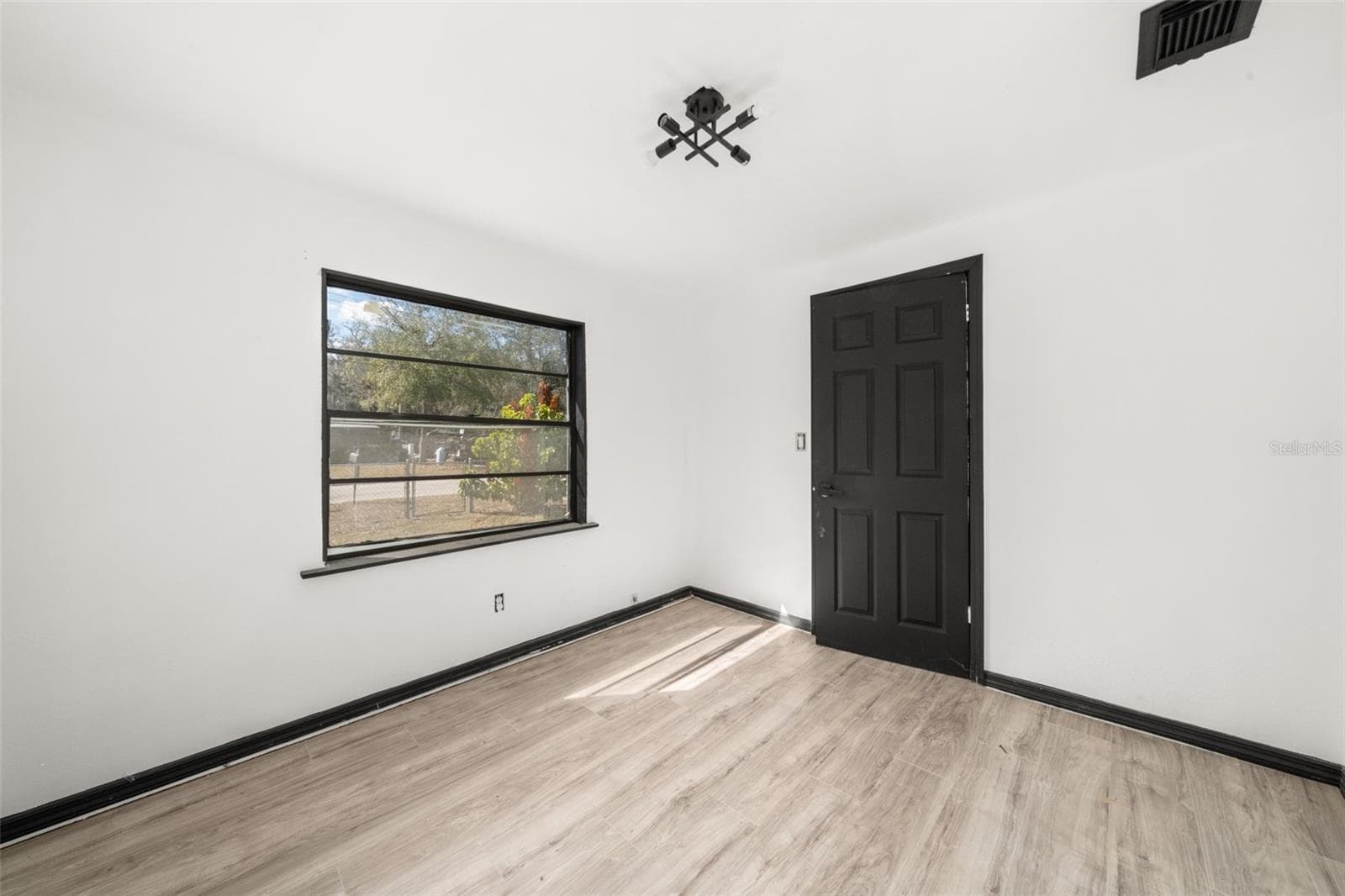 Single Family Residence at 1628 WIGHTMAN AVE, SEBRING, photo 11 of 39