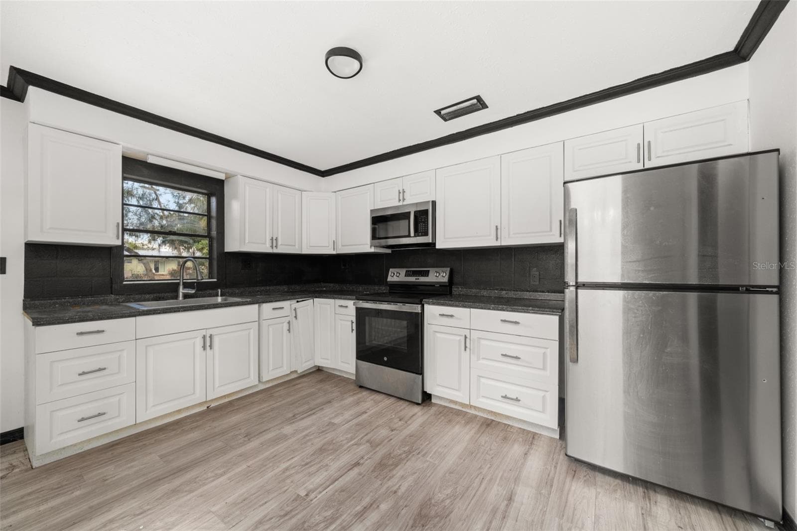 Single Family Residence at 1628 WIGHTMAN AVE, SEBRING, photo 13 of 39