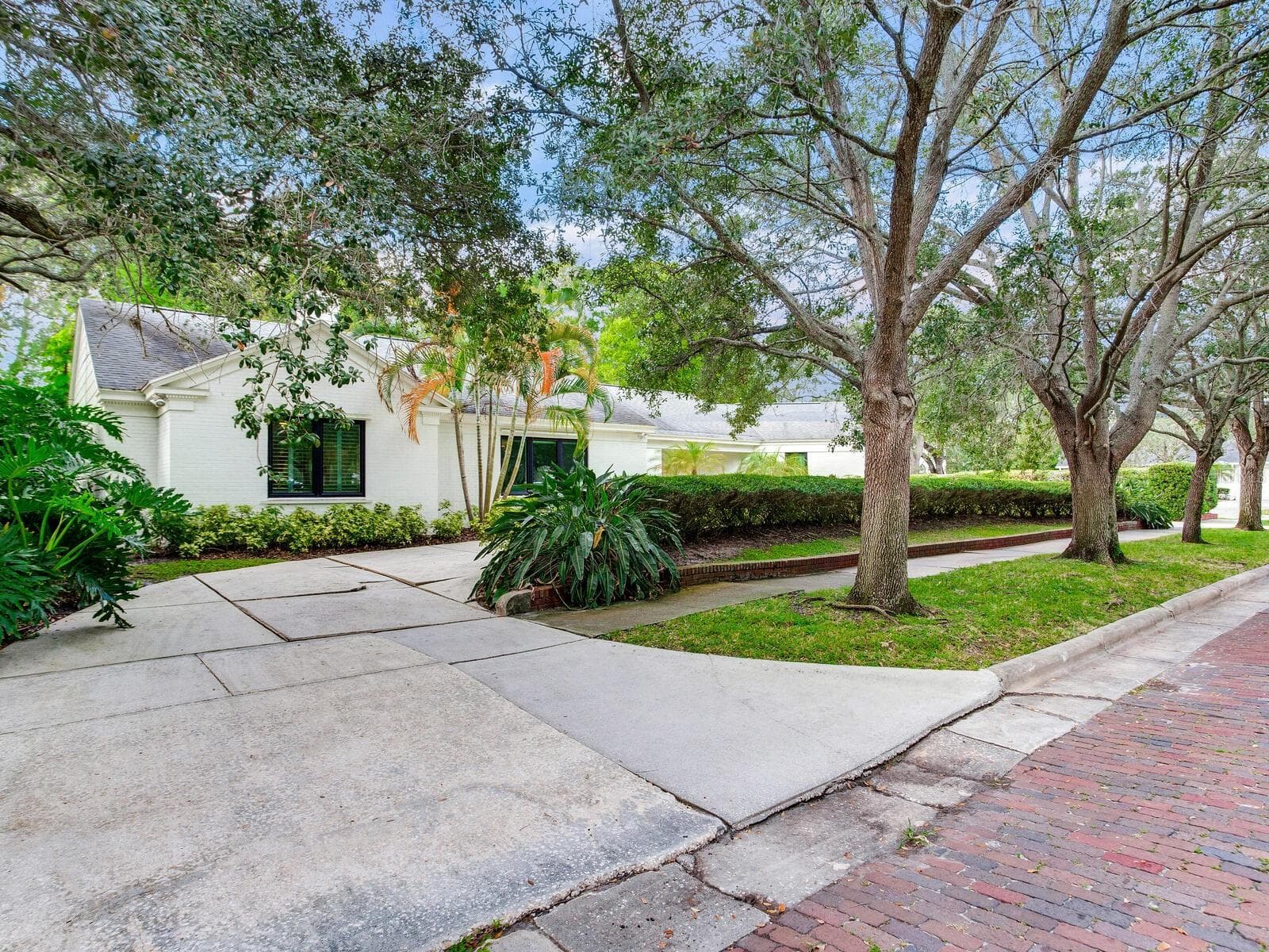 Single Family Residence at 3401 S ALMERIA AVE, TAMPA, photo 4 of 48