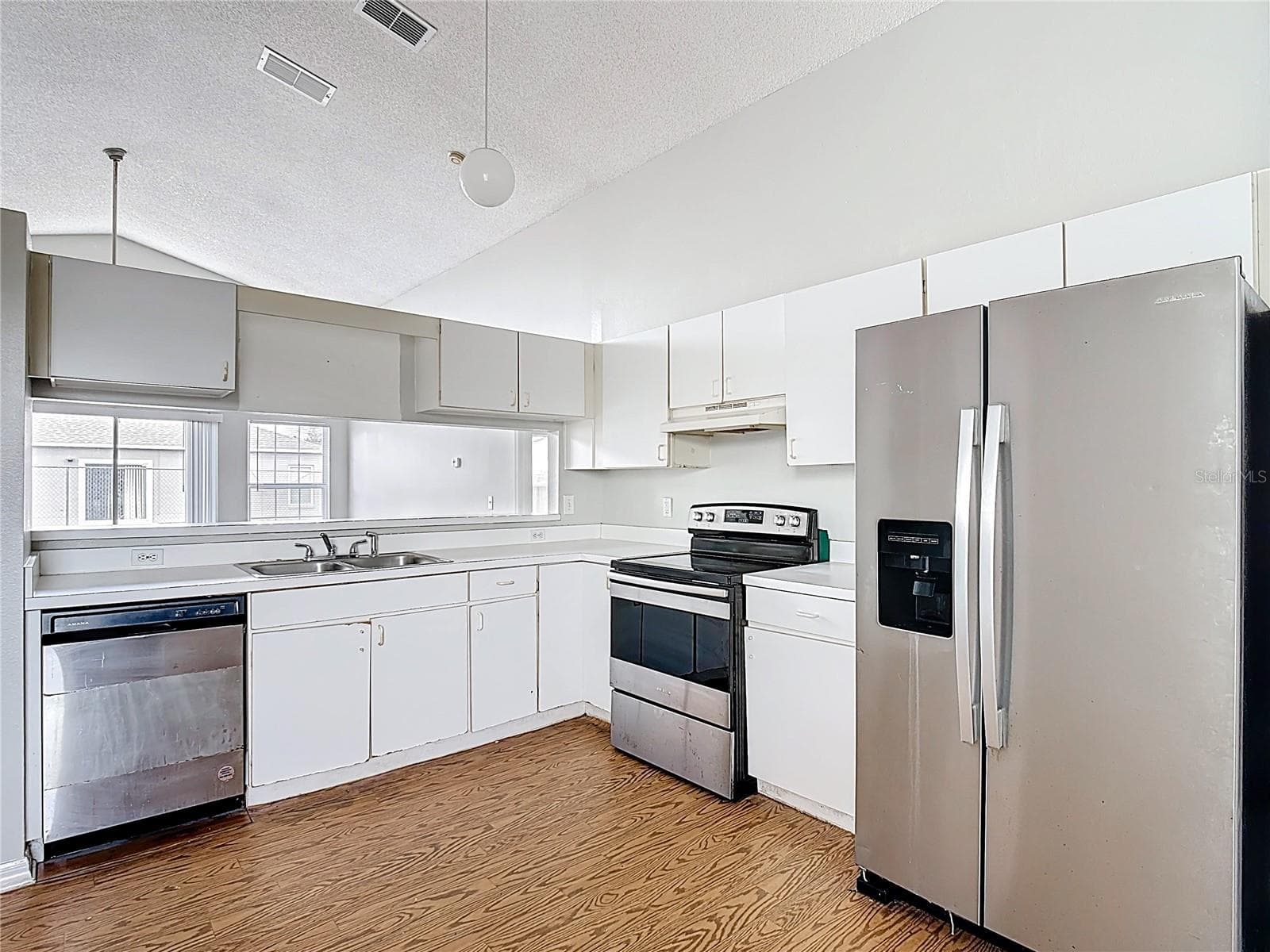 Single Family Residence at 40 COVENTRY CT, KISSIMMEE, photo 4 of 52