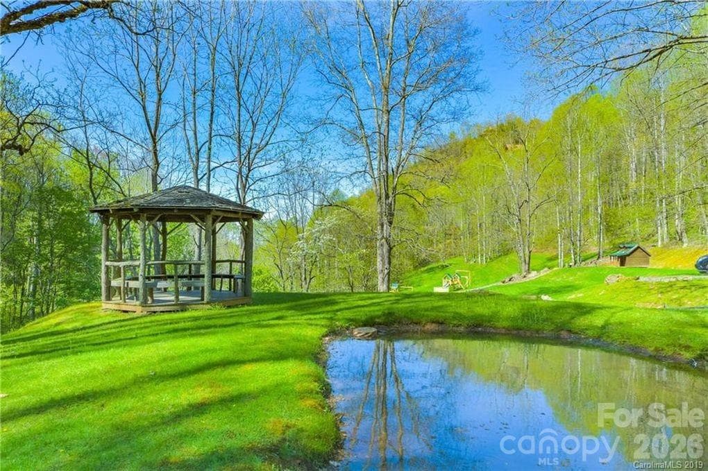 Entry Feature - Maggie Valley