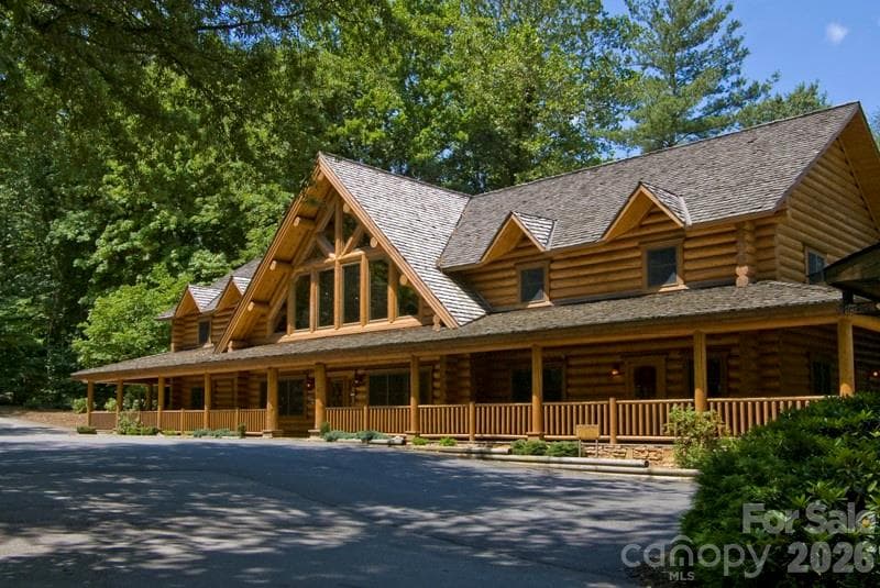Smoky Mountain Retreat Sales Center - Maggie Valley