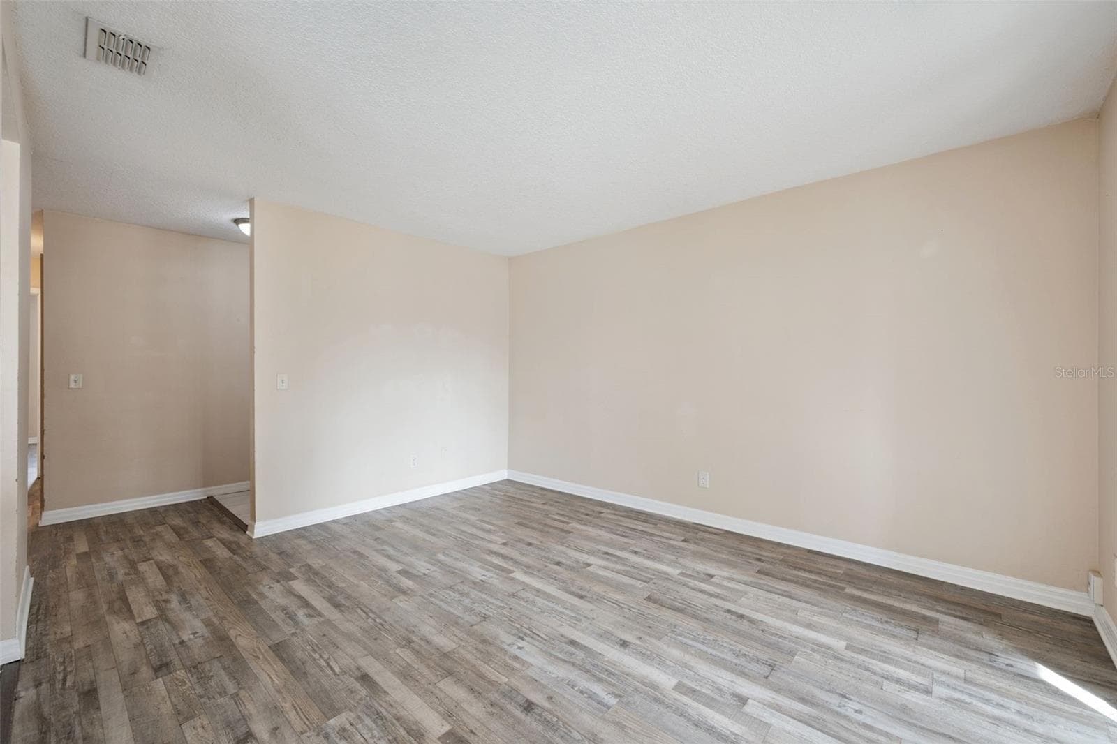 Living Room/Entrance - 2401 BARLEY CLUB CT #2, ORLANDO
