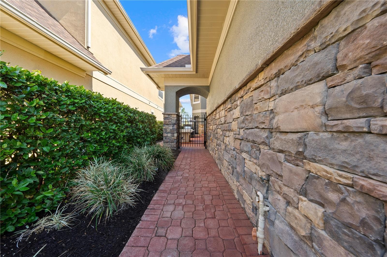 sidewalk from driveway to courtyard - 785 GOLDEN BEAR DR, REUNION