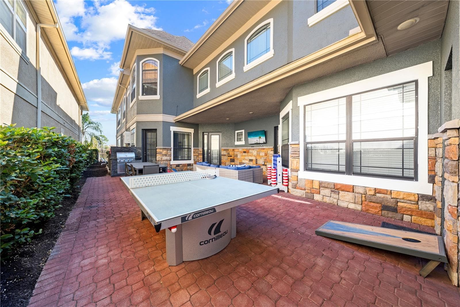 courtyard - 785 GOLDEN BEAR DR, REUNION