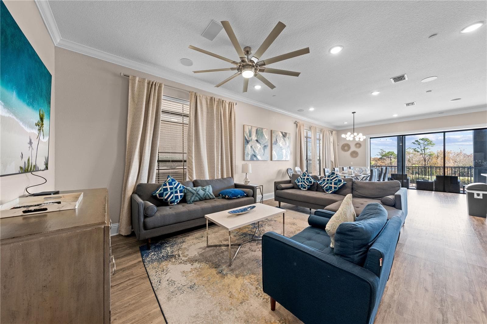 living room - 785 GOLDEN BEAR DR, REUNION