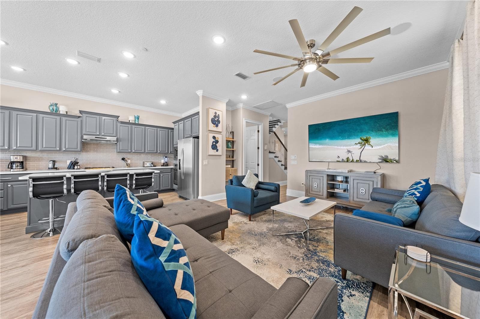 living room - 785 GOLDEN BEAR DR, REUNION