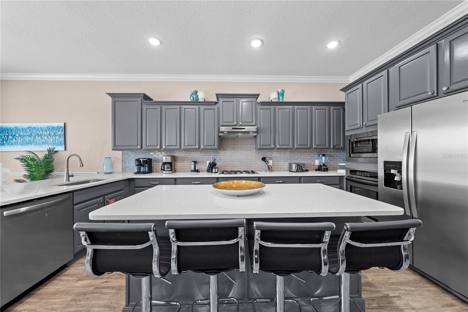 breakfast bar/island - 785 GOLDEN BEAR DR, REUNION