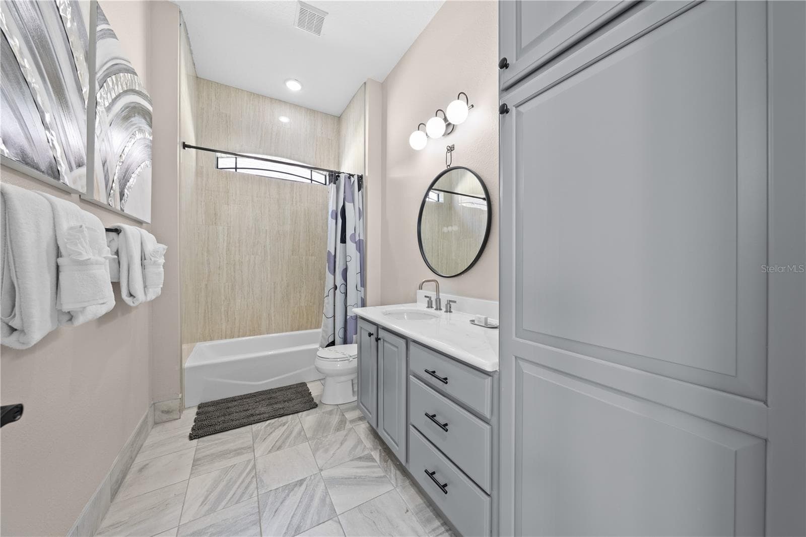 upstairs hall bath between bedrooms 3 and 4 - 785 GOLDEN BEAR DR, REUNION