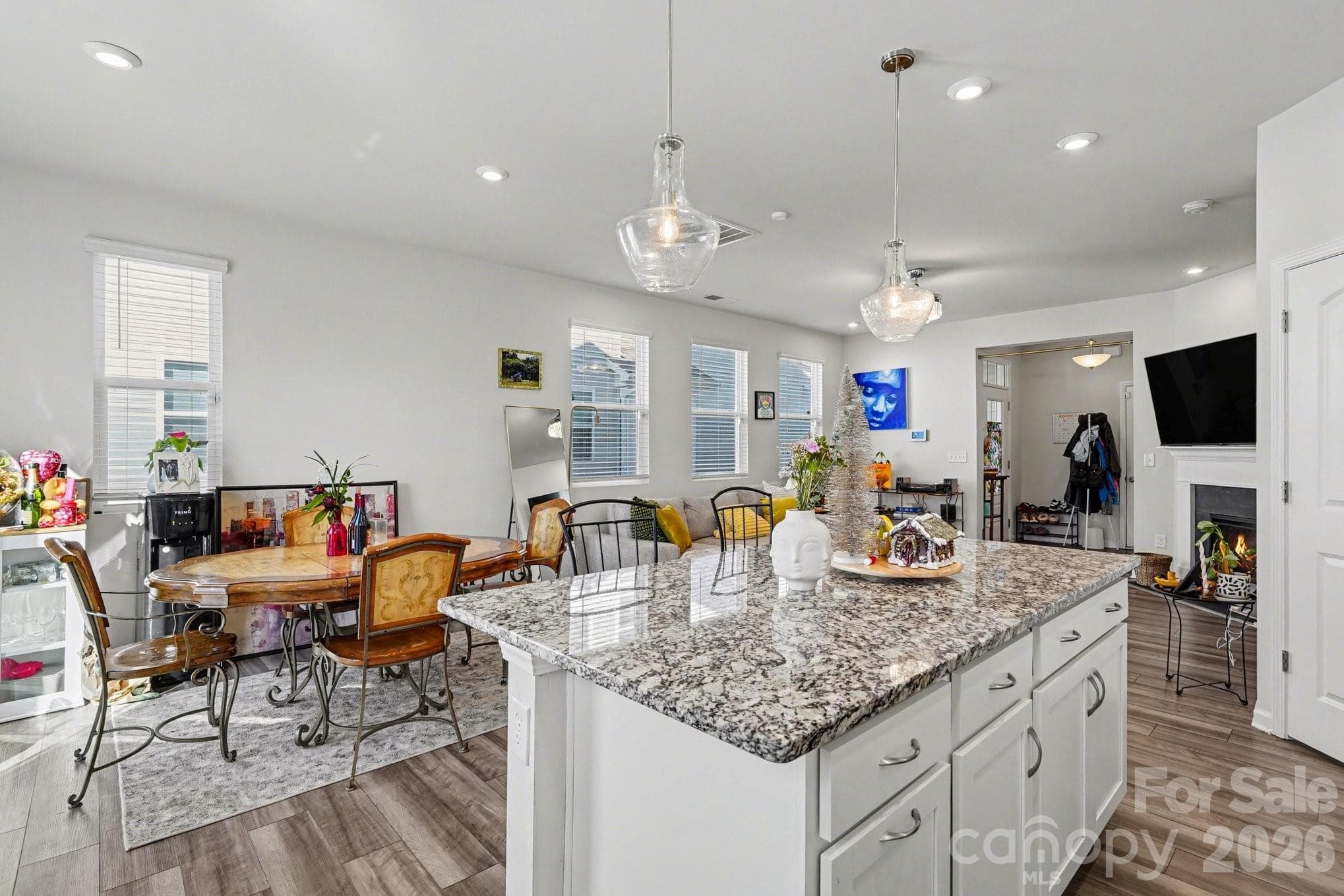 Kitchen Island and Dining Room - Charlotte