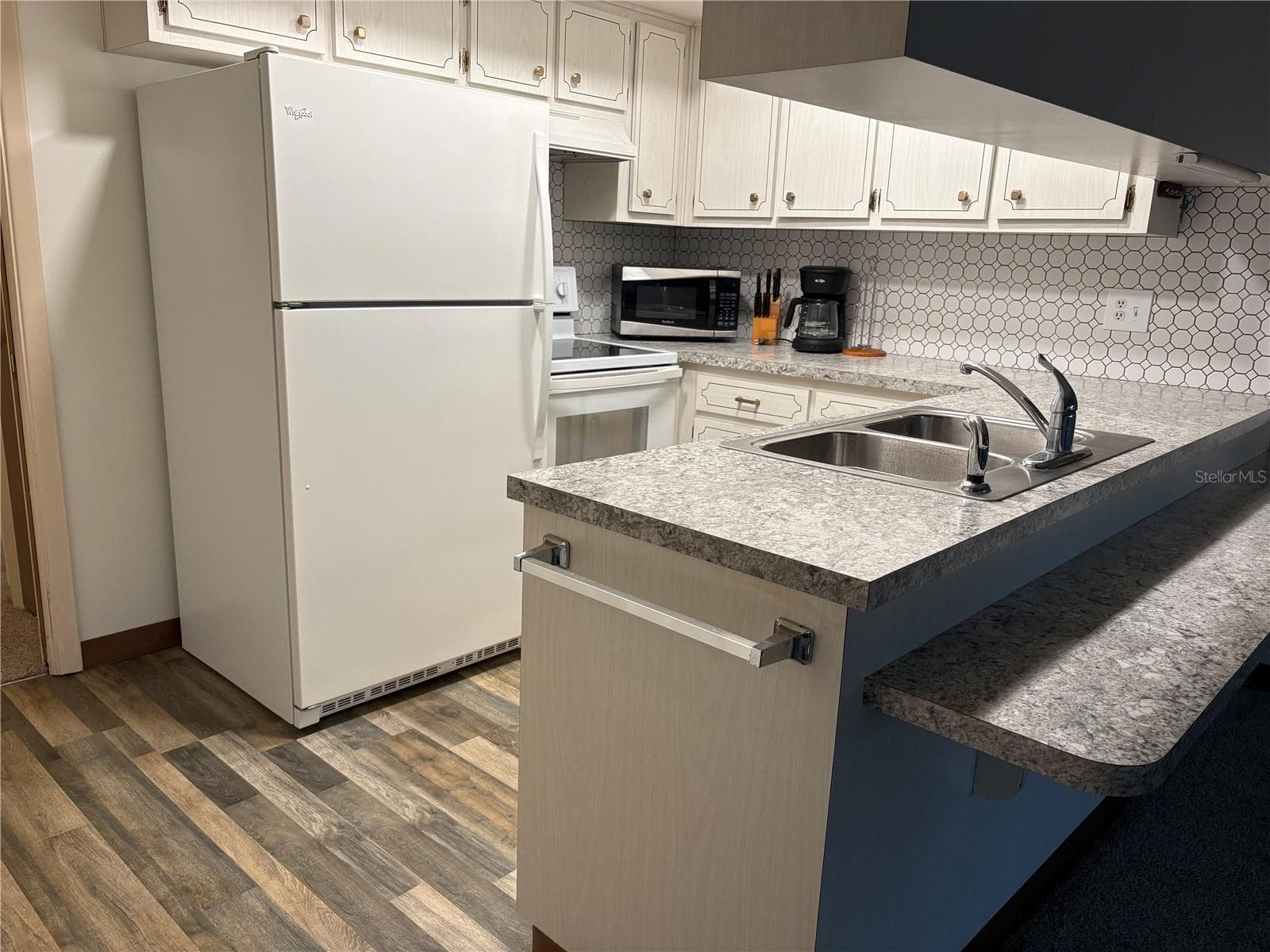 Condominium at 5433 PALM DR, NEW PORT RICHEY, photo 3 of 12