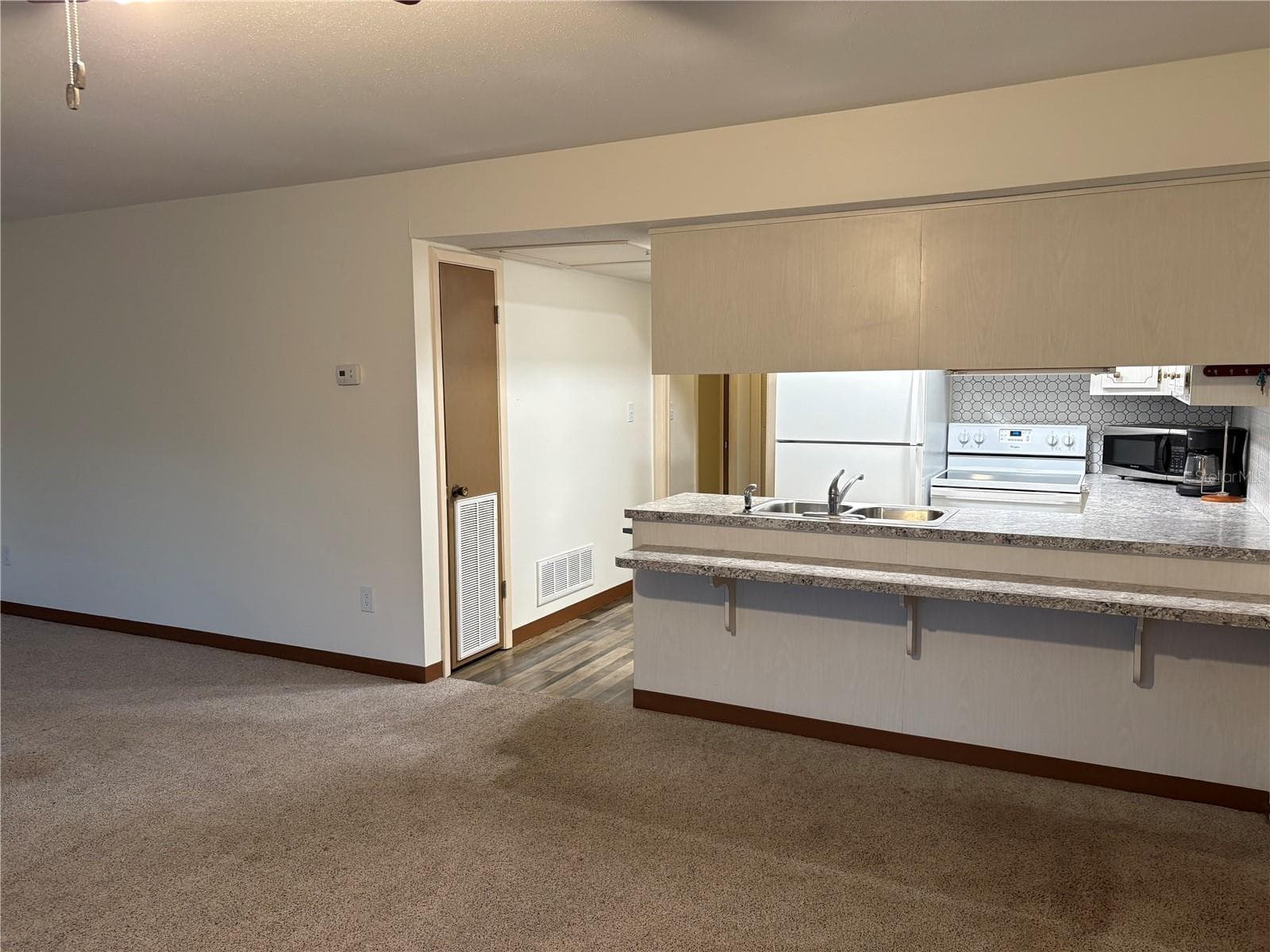 Condominium at 5433 PALM DR, NEW PORT RICHEY, photo 5 of 12