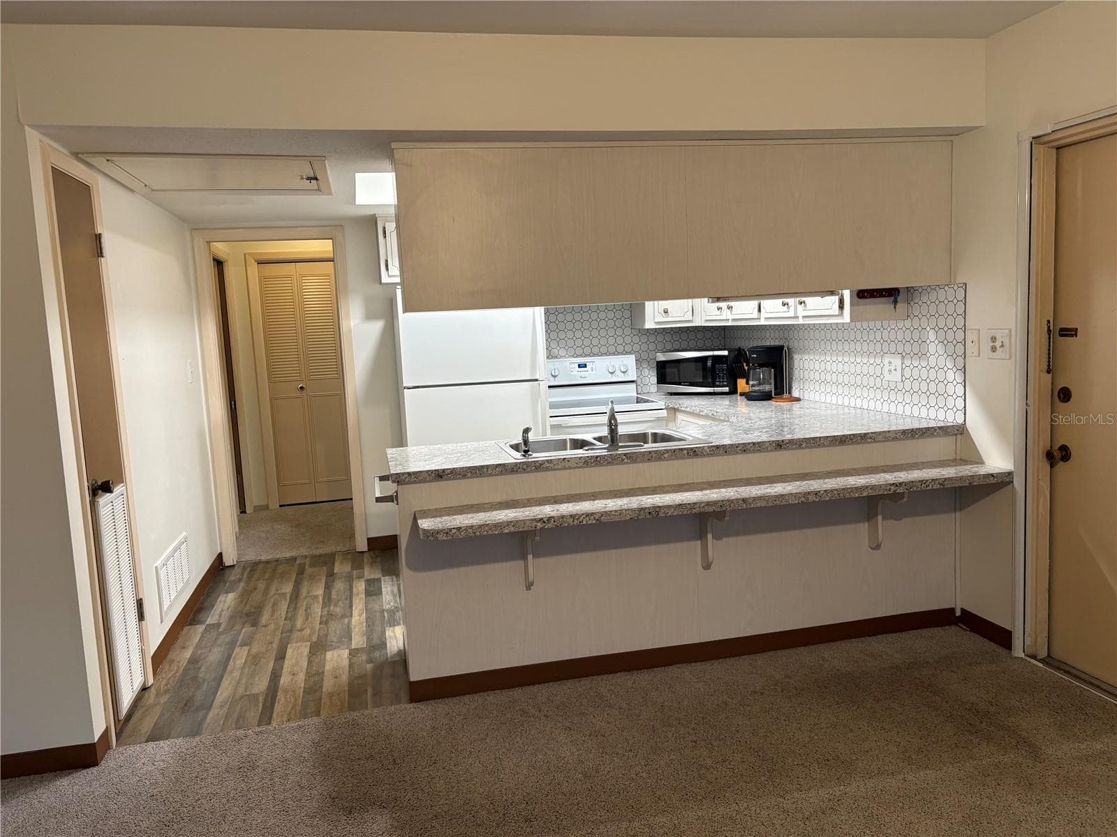 Condominium at 5433 PALM DR, NEW PORT RICHEY, photo 6 of 12