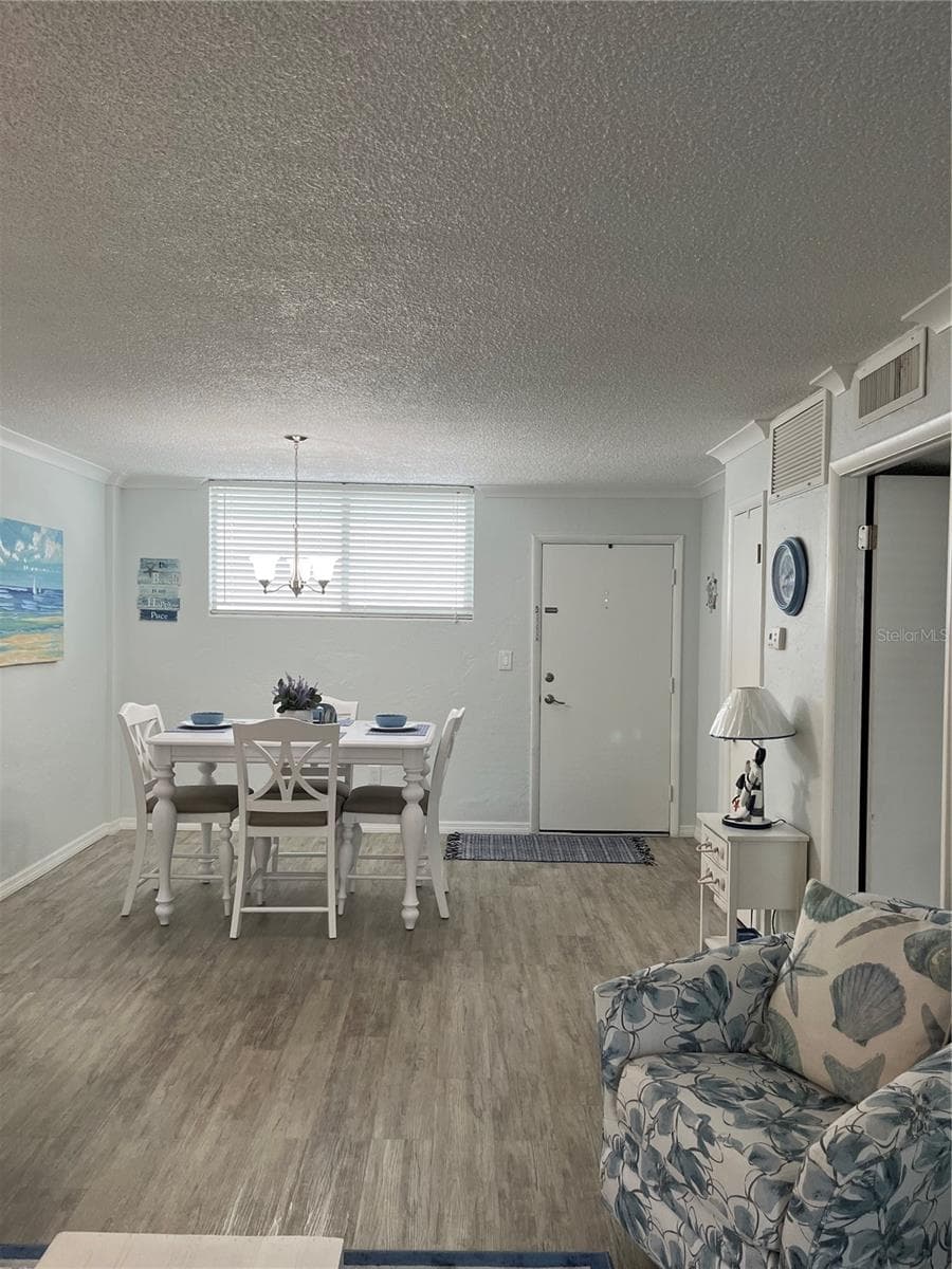 Living to Dining - 2727 N ATLANTIC AVE #414, DAYTONA BEACH