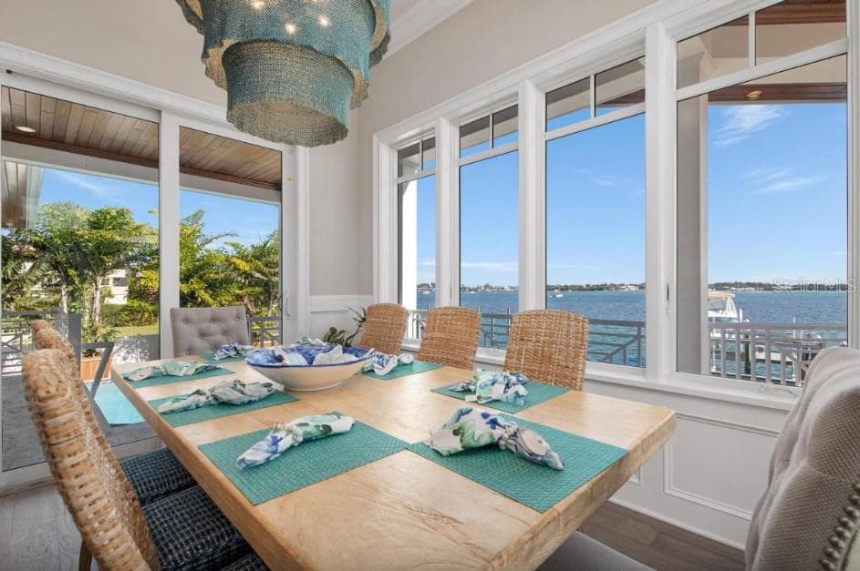 Mid level dining - 110 10TH ST S, BRADENTON BEACH
