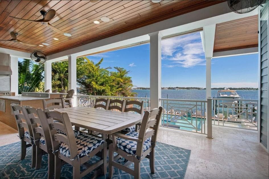Mid level back porch - 110 10TH ST S, BRADENTON BEACH