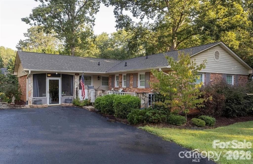 211 General Stonewall Jackson Drive