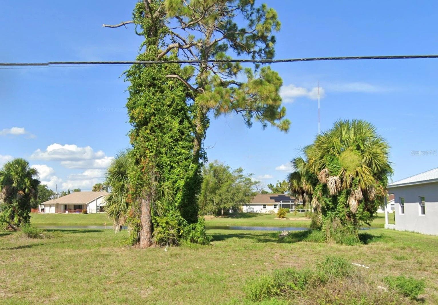 835 ROTONDA CIR