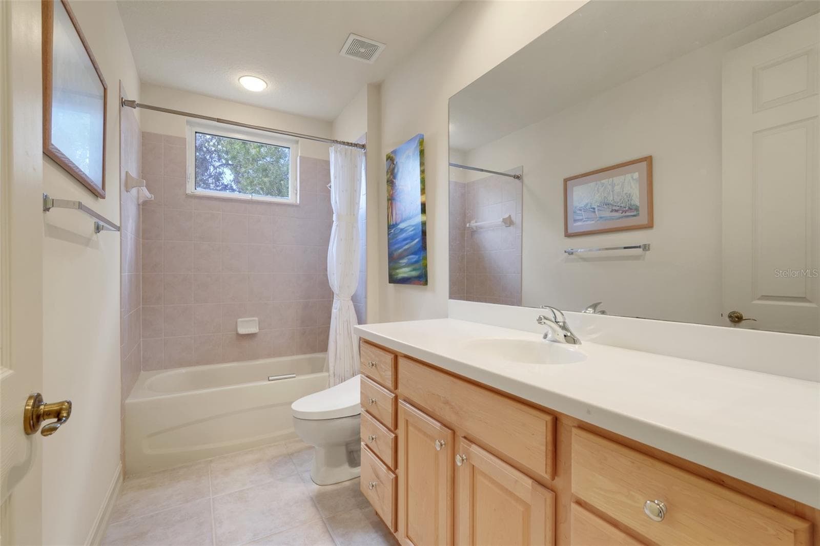 Guest Bath with tub & shower. - 26206 AVENIDA LAS COLINAS #4A, HOWEY IN THE HILLS