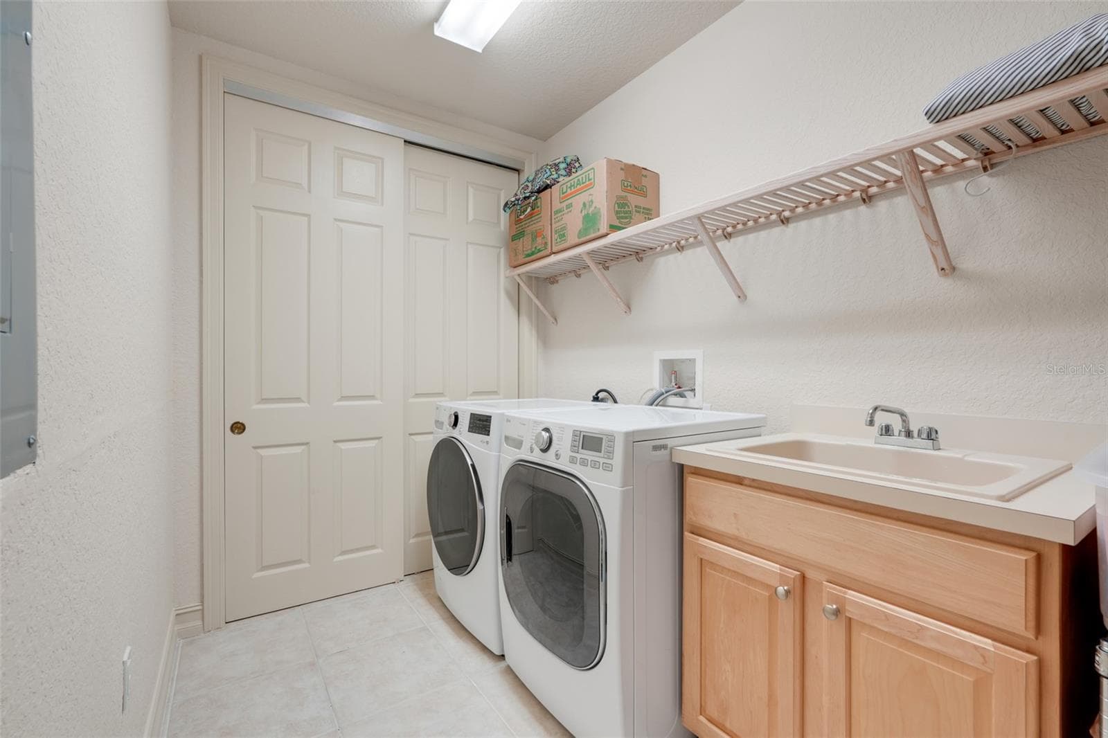 Washer & dryer stay - 26206 AVENIDA LAS COLINAS #4A, HOWEY IN THE HILLS