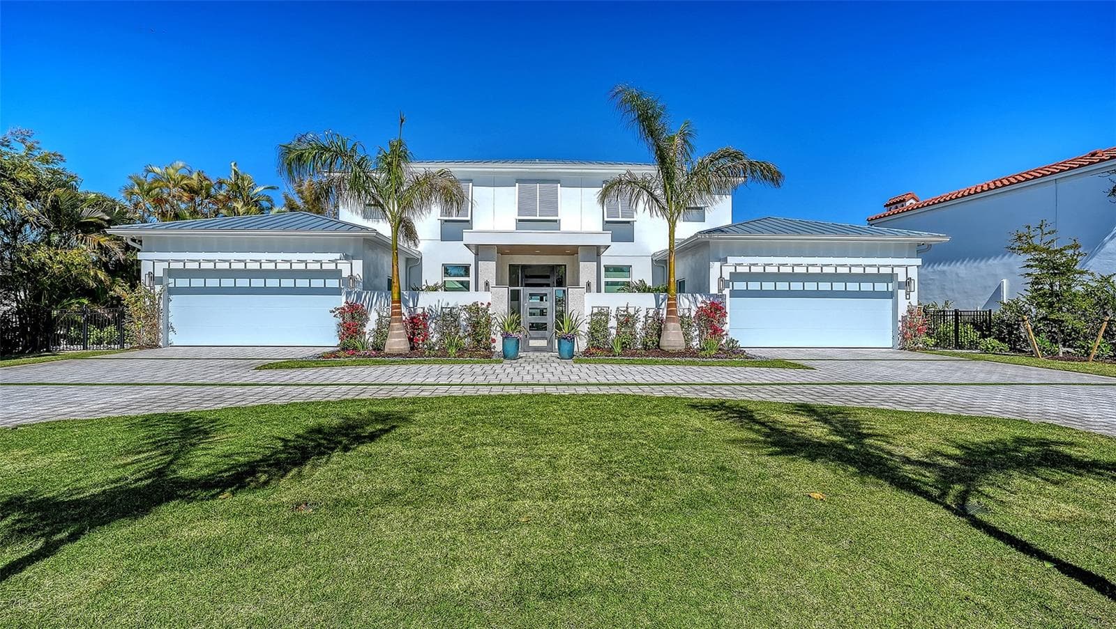 Split Garages - 1521 S LAKE SHORE DR, SARASOTA