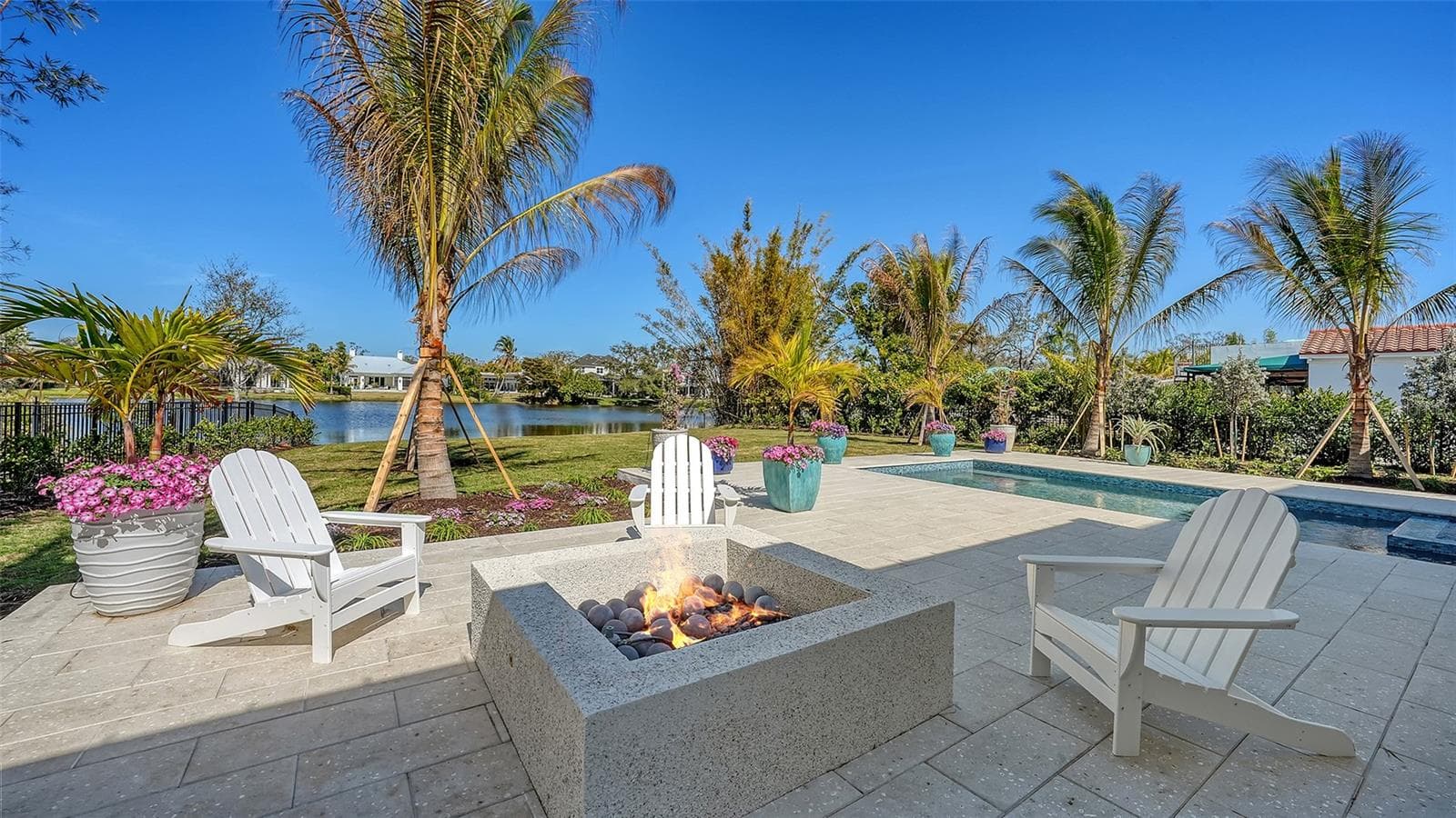 Gas Firepit - 1521 S LAKE SHORE DR, SARASOTA