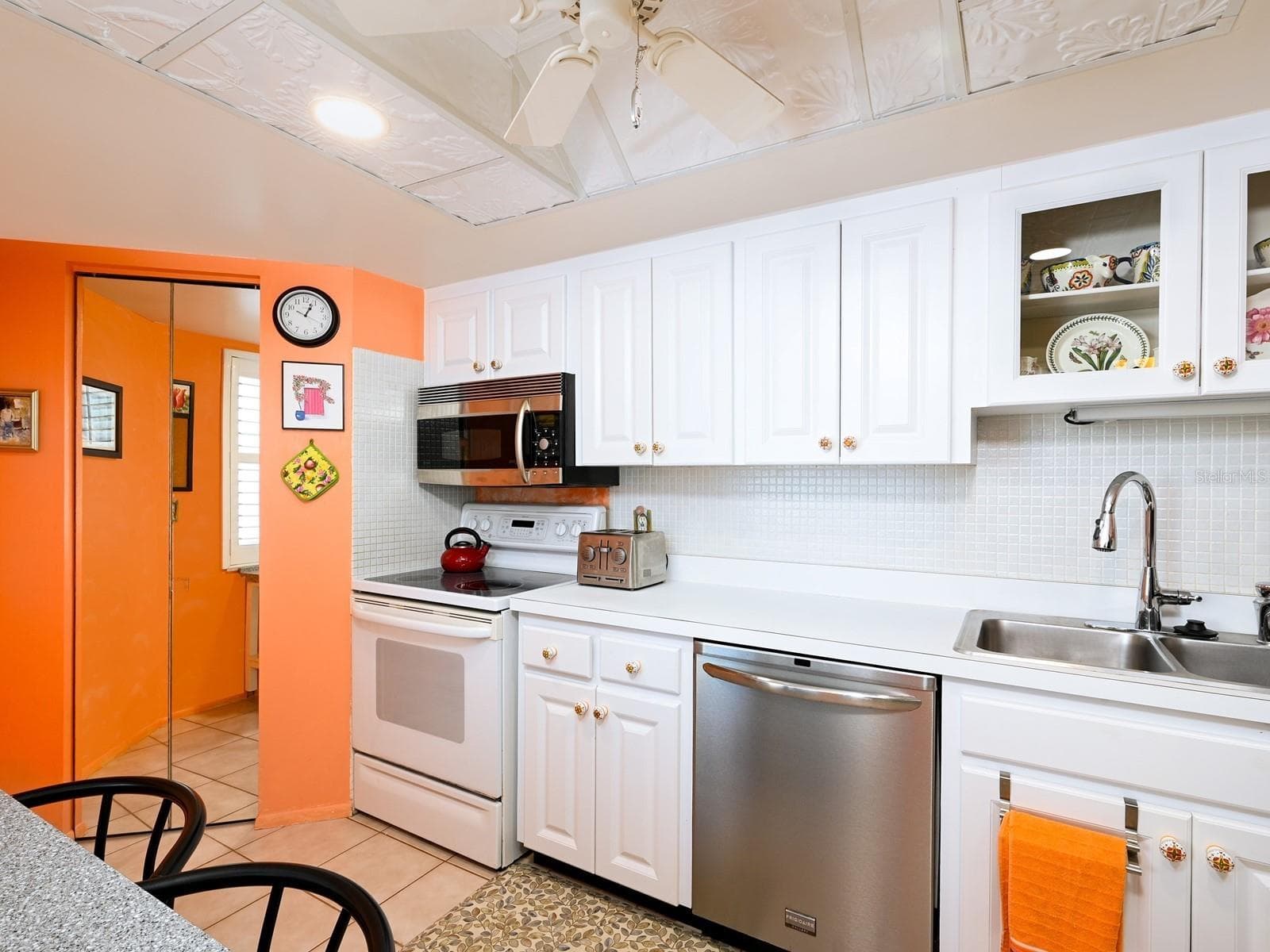 Condominium at 1770 BENJAMIN FRANKLIN DR #206, SARASOTA, photo 10 of 100