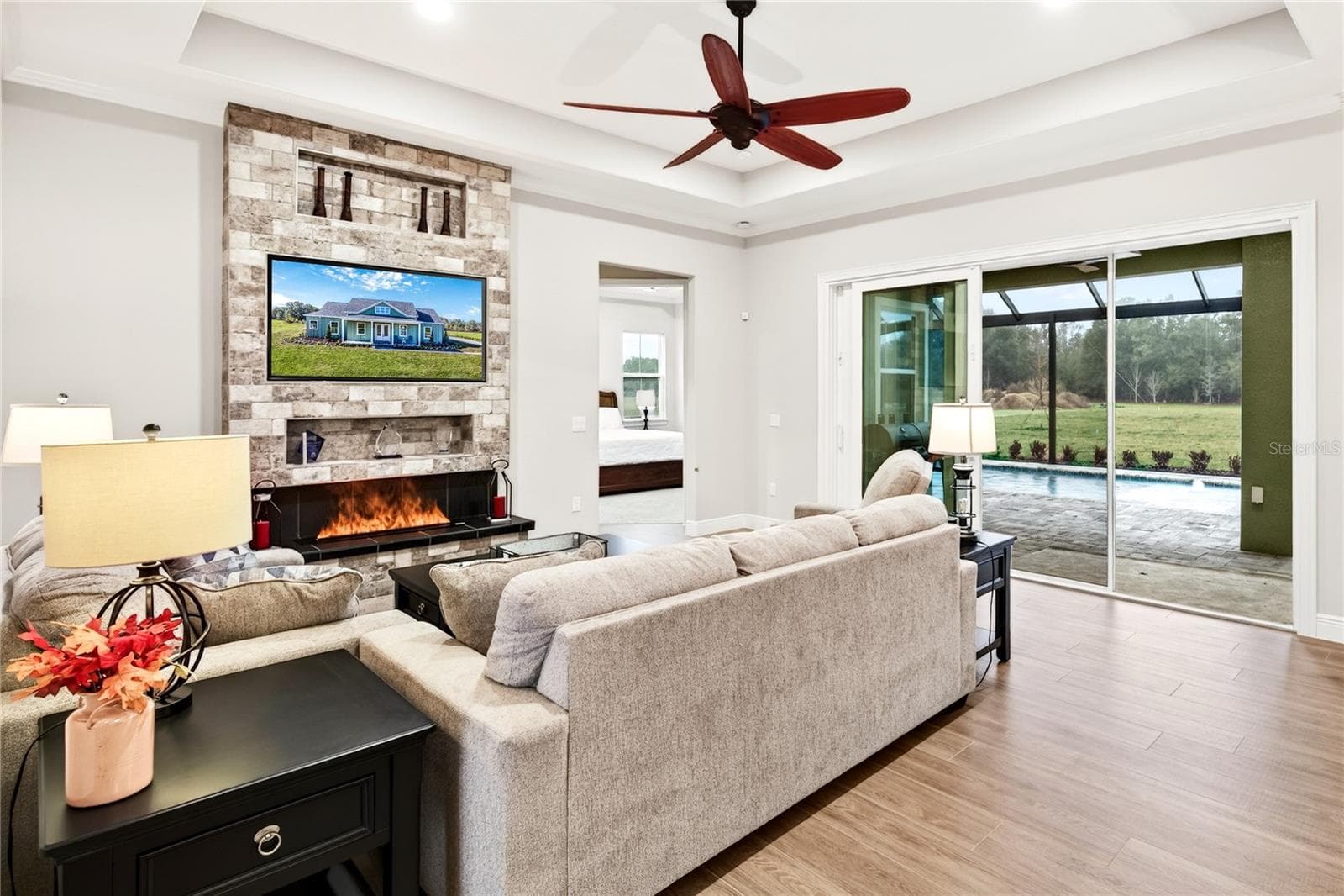 Living Room - SHORELINE RANCH, UMATILLA
