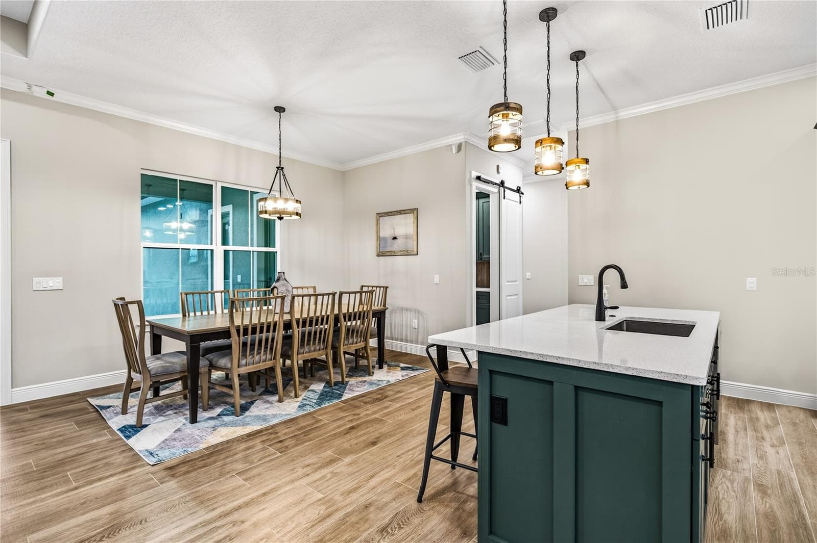 Dining Room and Kitehcn - SHORELINE RANCH, UMATILLA