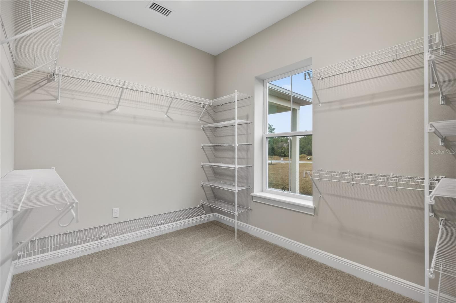 Master Closet - SHORELINE RANCH, UMATILLA